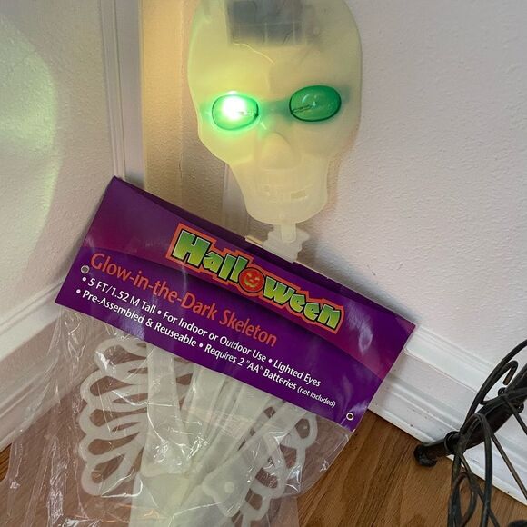 Halloween Skeleton Light Up Bones Vintage Glow in the Dark 5 Foot Skeleton - Picture 13 of 15
